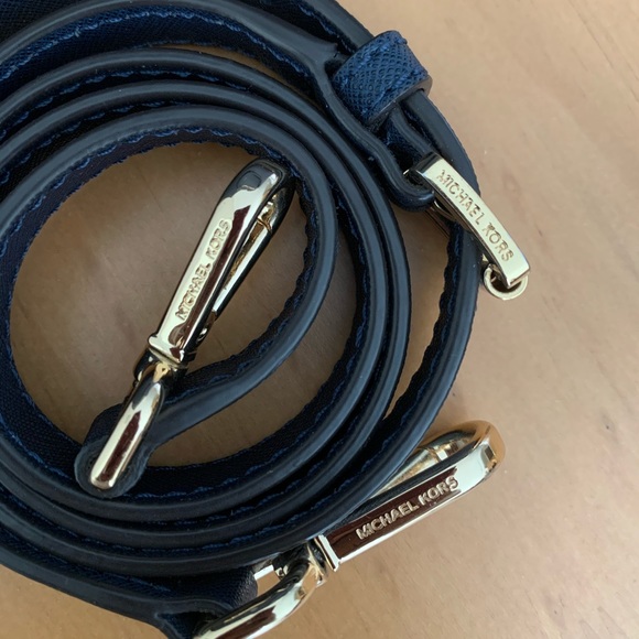 Authentic Michael Kors Large Selma Satchel - Picture 5 of 8